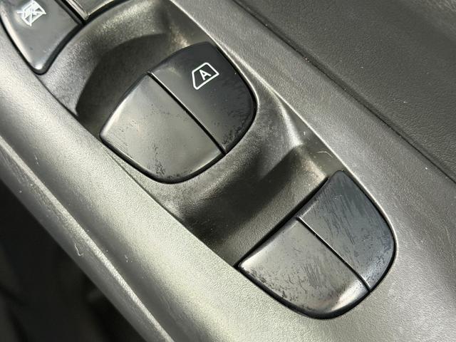 セレナ ｅ－パワー　ハイウェイスターＶ　ＰｒｏＰＩＬＯＴ　純正９ｉｎｃナビＴＶ　３６０カメラ　後席モニター　デジタルインナーミラー　シート＆ステアリングヒーター　レーダーＣ　衝突軽減Ｂ　レーンアシスト　ＢＳＭ　両側パワースライドドア　ＥＴＣ（30枚目）