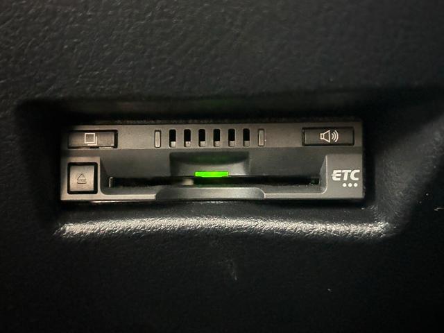 シエンタ Ｇ　クエロ　純正９ｉｎｃナビＴＶ　ハーフレザー　全方位カメラ　衝突軽減　両側電動　ＥＴＣ　ドラレコ　レーンアシスト　アイドリングストップ　オートライト　ＬＥＤヘッドライト　オートハイビーム　スマートキー（6枚目）