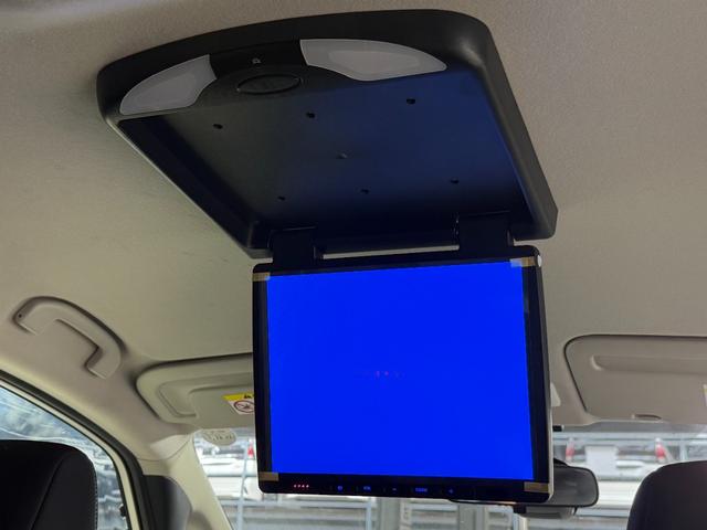 セレナ ｅ－パワー　ハイウェイスターＶ　ＰｒｏＰＩＬＯＴ　純正１０ｉｎｃナビＴＶ　３６０カメラ　フリップダウンモニター　レーダークルコン　衝突軽減Ｂ　レーンアシスト　ブラインドＳＭ　両側パワースライドドア　パークアシスト　クリアランスソナー（5枚目）