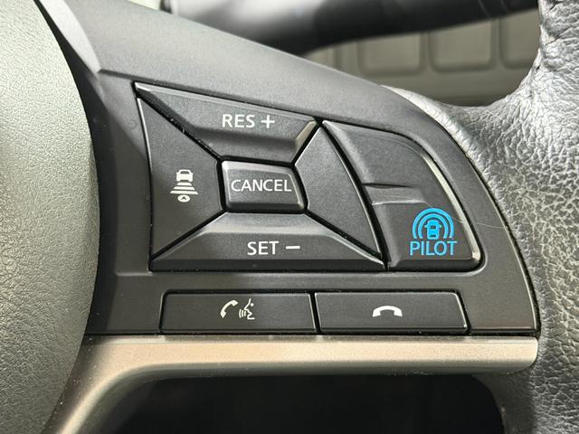 セレナ ｅ－パワー　ハイウェイスターＶ　ＰｒｏＰＩＬＯＴ　純正１０ｉｎｃナビＴＶ　３６０カメラ　フリップダウンモニター　レーダークルコン　衝突軽減Ｂ　レーンアシスト　ブラインドＳＭ　両側パワースライドドア　パークアシスト　クリアランスソナー（7枚目）