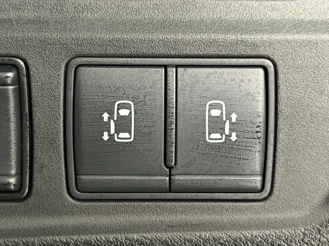 セレナ ｅ－パワー　ハイウェイスターＶ　ＰｒｏＰＩＬＯＴ　純正１０ｉｎｃナビＴＶ　３６０カメラ　フリップダウンモニター　レーダークルコン　衝突軽減Ｂ　レーンアシスト　ブラインドＳＭ　両側パワースライドドア　パークアシスト　クリアランスソナー（8枚目）