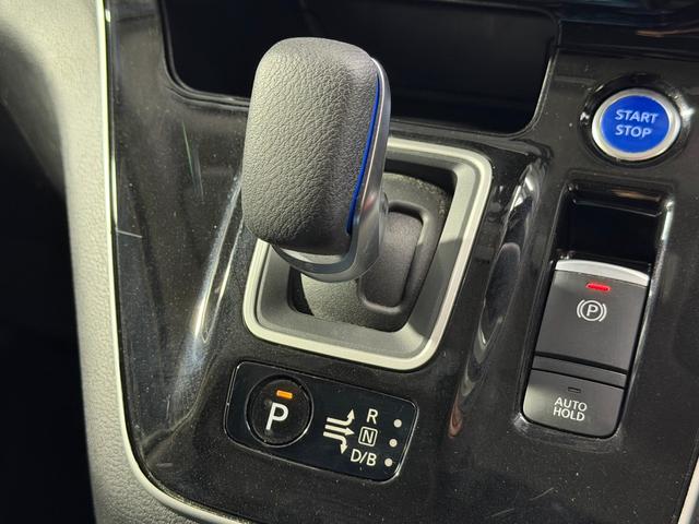 セレナ ｅ－パワー　ハイウェイスターＶ　ＰｒｏＰＩＬＯＴ　純正１０ｉｎｃナビＴＶ　３６０カメラ　フリップダウンモニター　レーダークルコン　衝突軽減Ｂ　レーンアシスト　ブラインドＳＭ　両側パワースライドドア　パークアシスト　クリアランスソナー（9枚目）