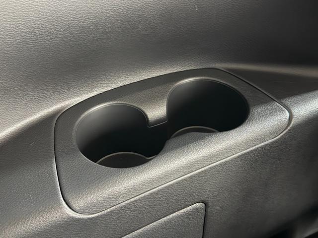 セレナ ｅ－パワー　ハイウェイスターＶ　ＰｒｏＰＩＬＯＴ　純正１０ｉｎｃナビＴＶ　３６０カメラ　フリップダウンモニター　レーダークルコン　衝突軽減Ｂ　レーンアシスト　ブラインドＳＭ　両側パワースライドドア　パークアシスト　クリアランスソナー（26枚目）