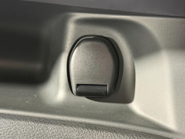 セレナ ｅ－パワー　ハイウェイスターＶ　ＰｒｏＰＩＬＯＴ　純正１０ｉｎｃナビＴＶ　３６０カメラ　フリップダウンモニター　レーダークルコン　衝突軽減Ｂ　レーンアシスト　ブラインドＳＭ　両側パワースライドドア　パークアシスト　クリアランスソナー（34枚目）