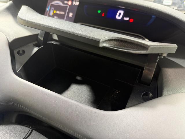 セレナ ｅ－パワー　ハイウェイスターＶ　ＰｒｏＰＩＬＯＴ　純正１０ｉｎｃナビＴＶ　３６０カメラ　フリップダウンモニター　レーダークルコン　衝突軽減Ｂ　レーンアシスト　ブラインドＳＭ　両側パワースライドドア　パークアシスト　クリアランスソナー（40枚目）