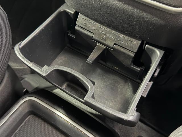 セレナ ｅ－パワー　ハイウェイスターＶ　ＰｒｏＰＩＬＯＴ　純正１０ｉｎｃナビＴＶ　３６０カメラ　フリップダウンモニター　レーダークルコン　衝突軽減Ｂ　レーンアシスト　ブラインドＳＭ　両側パワースライドドア　パークアシスト　クリアランスソナー（54枚目）