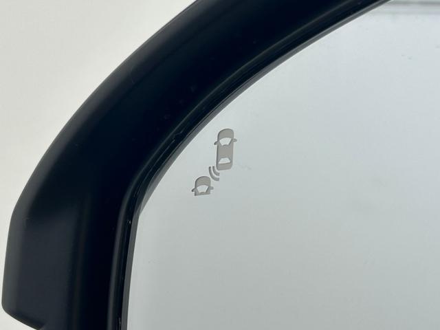 フリード ｅ：ＨＥＶクロスター　登録済未使用車　純正９ｉｎｃナビＴＶ　Ｂカメラ　レーダークルーズ　衝突軽減Ｂ　レーンアシスト　ブラインドＳＭ　両側パワースライドドア　ハーフレザー　シートヒーター　クリアランスソナー　ＬＥＤライト（9枚目）