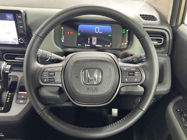 フリード ｅ：ＨＥＶクロスター　登録済未使用車　純正９ｉｎｃナビＴＶ　Ｂカメラ　レーダークルーズ　衝突軽減Ｂ　レーンアシスト　ブラインドＳＭ　両側パワースライドドア　ハーフレザー　シートヒーター　クリアランスソナー　ＬＥＤライト（12枚目）