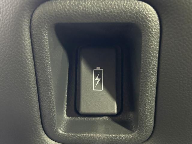 フリード ｅ：ＨＥＶクロスター　登録済未使用車　純正９ｉｎｃナビＴＶ　Ｂカメラ　レーダークルーズ　衝突軽減Ｂ　レーンアシスト　ブラインドＳＭ　両側パワースライドドア　ハーフレザー　シートヒーター　クリアランスソナー　ＬＥＤライト（23枚目）