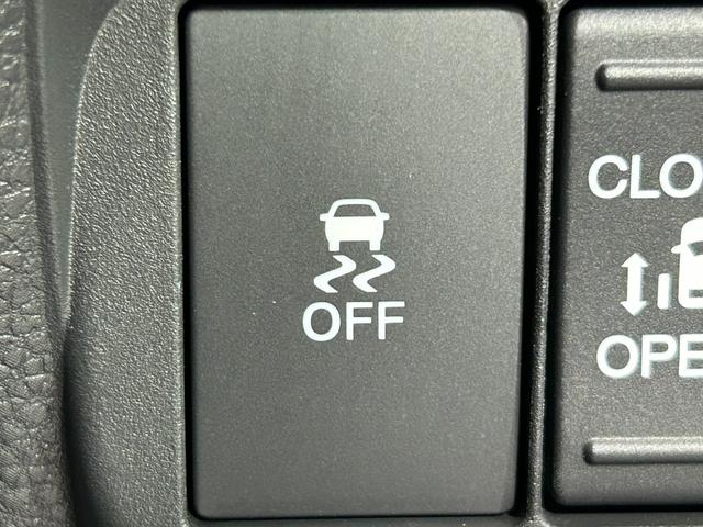 フリード ｅ：ＨＥＶクロスター　登録済未使用車　純正９ｉｎｃナビＴＶ　Ｂカメラ　レーダークルーズ　衝突軽減Ｂ　レーンアシスト　ブラインドＳＭ　両側パワースライドドア　ハーフレザー　シートヒーター　クリアランスソナー　ＬＥＤライト（24枚目）