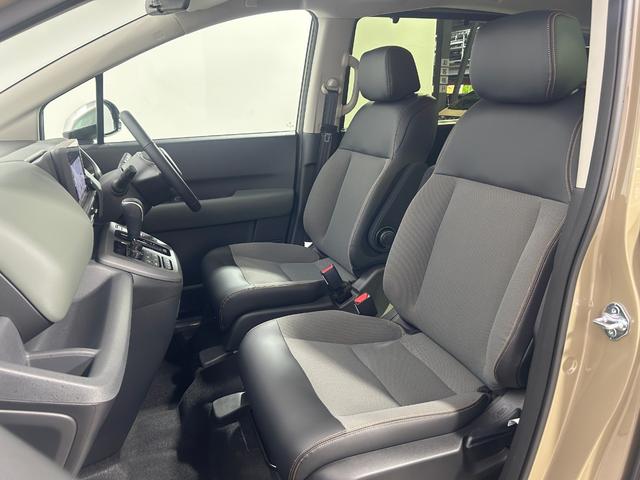 フリード ｅ：ＨＥＶクロスター　登録済未使用車　純正９ｉｎｃナビＴＶ　Ｂカメラ　レーダークルーズ　衝突軽減Ｂ　レーンアシスト　ブラインドＳＭ　両側パワースライドドア　ハーフレザー　シートヒーター　クリアランスソナー　ＬＥＤライト（29枚目）