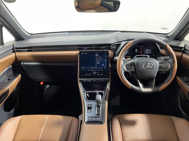 LBX リラックス サドルタンレザー レクサスチームメイトアドバンスドドライブ/パーク ヘッドアップディスプレイ 360カメラ 衝突軽減B レーダーC BSM 電動リアゲート シートヒーター メモリシート フルセグTV(3枚目)