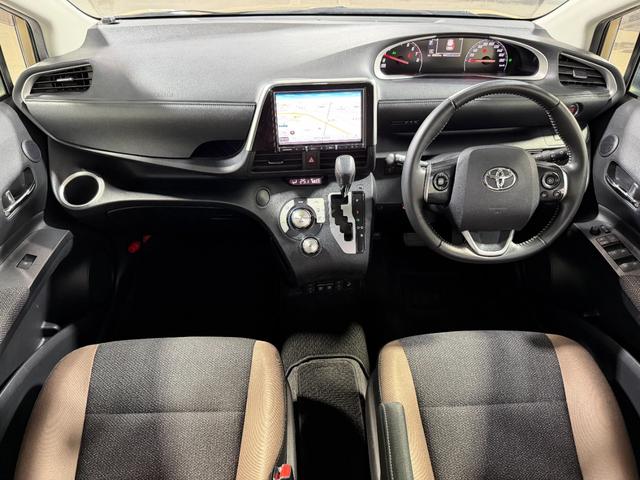 シエンタ Ｇ　グランパー　純正ナビＴＶ　３６０カメラ　フリップダウンモニター　シートヒーター　ハンドルヒーター　衝突軽減Ｂ　レーンアシスト　両側パワースライドドア　クリアランスソナー　前後ドライブレコーダー　ＥＴＣ（3枚目）