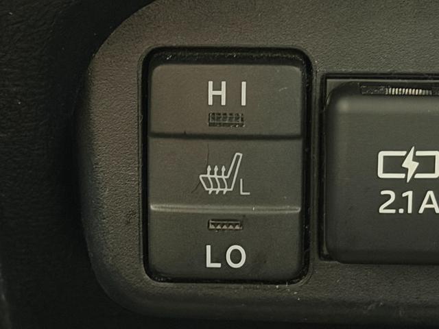 シエンタ Ｇ　グランパー　純正ナビＴＶ　３６０カメラ　フリップダウンモニター　シートヒーター　ハンドルヒーター　衝突軽減Ｂ　レーンアシスト　両側パワースライドドア　クリアランスソナー　前後ドライブレコーダー　ＥＴＣ（8枚目）