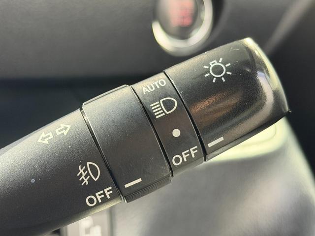 シエンタ Ｇ　グランパー　純正ナビＴＶ　３６０カメラ　フリップダウンモニター　シートヒーター　ハンドルヒーター　衝突軽減Ｂ　レーンアシスト　両側パワースライドドア　クリアランスソナー　前後ドライブレコーダー　ＥＴＣ（10枚目）