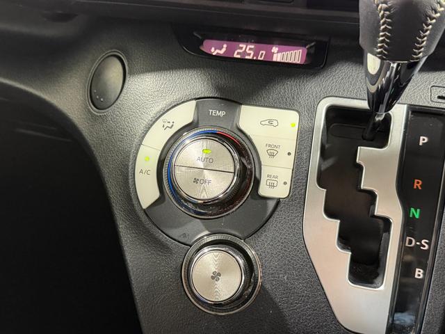 シエンタ Ｇ　グランパー　純正ナビＴＶ　３６０カメラ　フリップダウンモニター　シートヒーター　ハンドルヒーター　衝突軽減Ｂ　レーンアシスト　両側パワースライドドア　クリアランスソナー　前後ドライブレコーダー　ＥＴＣ（11枚目）