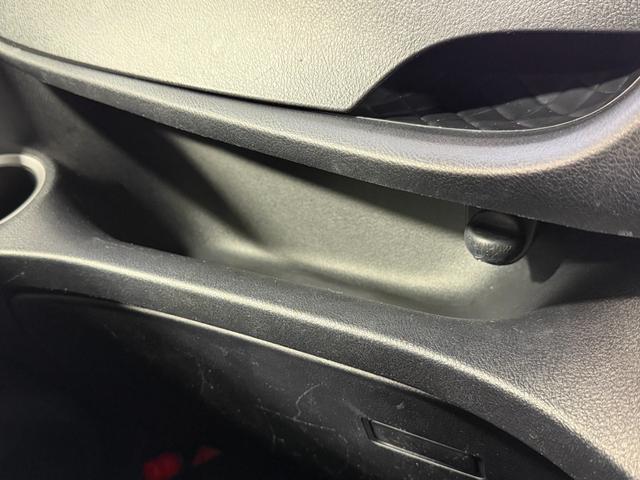 シエンタ Ｇ　グランパー　純正ナビＴＶ　３６０カメラ　フリップダウンモニター　シートヒーター　ハンドルヒーター　衝突軽減Ｂ　レーンアシスト　両側パワースライドドア　クリアランスソナー　前後ドライブレコーダー　ＥＴＣ（28枚目）