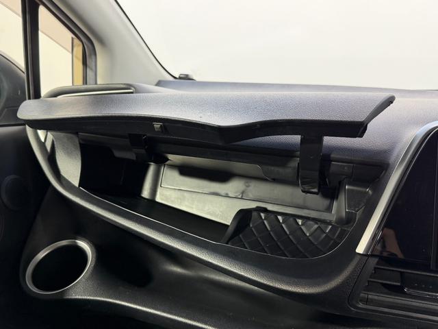 シエンタ Ｇ　グランパー　純正ナビＴＶ　３６０カメラ　フリップダウンモニター　シートヒーター　ハンドルヒーター　衝突軽減Ｂ　レーンアシスト　両側パワースライドドア　クリアランスソナー　前後ドライブレコーダー　ＥＴＣ（31枚目）