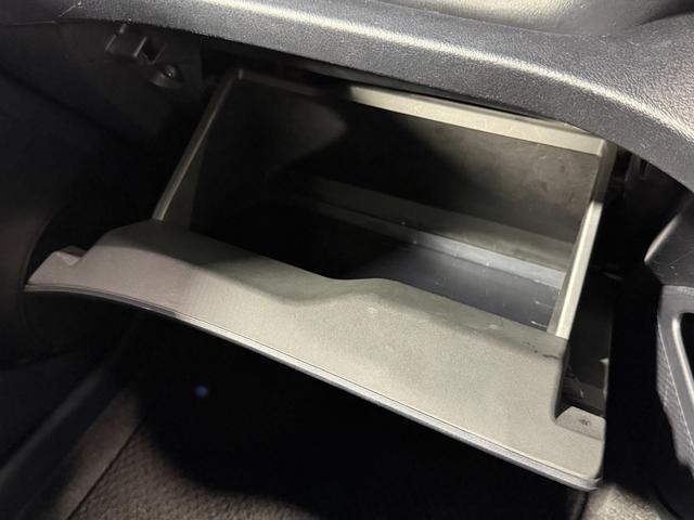 シエンタ Ｇ　グランパー　純正ナビＴＶ　３６０カメラ　フリップダウンモニター　シートヒーター　ハンドルヒーター　衝突軽減Ｂ　レーンアシスト　両側パワースライドドア　クリアランスソナー　前後ドライブレコーダー　ＥＴＣ（52枚目）