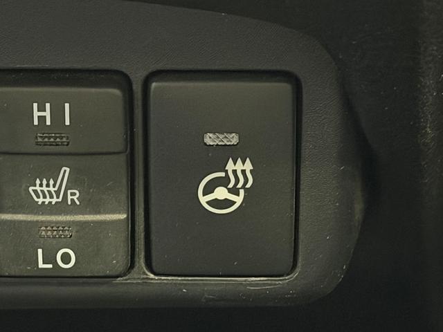 シエンタ ハイブリッドＧ　クエロ　純正ナビＴＶ　３６０カメラ　クルーズコントロール　衝突軽減Ｂ　レーンアシスト　　ハーフレザー　シートヒーター　ハンドルヒーター　オートハイビーム　ＬＥＤヘッドライト　スマートキー　　ＥＴＣ　ドラレコ（8枚目）