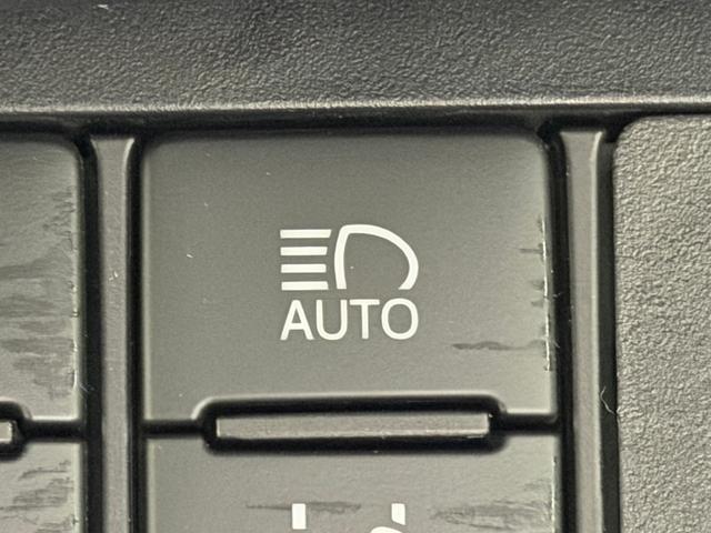 シエンタ ハイブリッドＧ　クエロ　純正ナビＴＶ　３６０カメラ　クルーズコントロール　衝突軽減Ｂ　レーンアシスト　　ハーフレザー　シートヒーター　ハンドルヒーター　オートハイビーム　ＬＥＤヘッドライト　スマートキー　　ＥＴＣ　ドラレコ（11枚目）