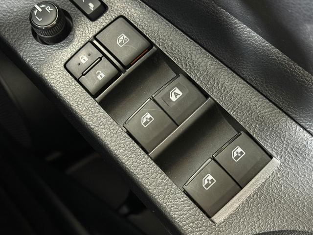 シエンタ ハイブリッドＧ　クエロ　純正ナビＴＶ　３６０カメラ　クルーズコントロール　衝突軽減Ｂ　レーンアシスト　　ハーフレザー　シートヒーター　ハンドルヒーター　オートハイビーム　ＬＥＤヘッドライト　スマートキー　　ＥＴＣ　ドラレコ（32枚目）