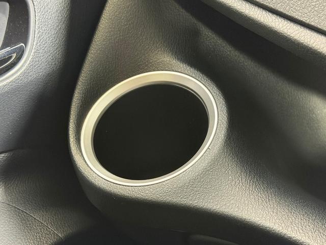 シエンタ ハイブリッドＧ　クエロ　純正ナビＴＶ　３６０カメラ　クルーズコントロール　衝突軽減Ｂ　レーンアシスト　　ハーフレザー　シートヒーター　ハンドルヒーター　オートハイビーム　ＬＥＤヘッドライト　スマートキー　　ＥＴＣ　ドラレコ（34枚目）