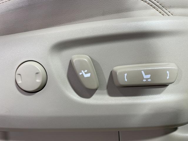 ランドクルーザープラド ＴＸ　Ｌパッケージ　７人乗　ベージュレザーシート　純正９ｉｎｃナビＴＶ　バックカメラ　パワーシート／ヒーター／エアコン　レーダークルコン　衝突軽減Ｂ　レーンアシスト　オートハイビーム　ルーフレール　クリアランスソナー（7枚目）