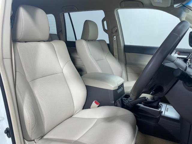 ランドクルーザープラド ＴＸ　Ｌパッケージ　７人乗　ベージュレザーシート　純正９ｉｎｃナビＴＶ　バックカメラ　パワーシート／ヒーター／エアコン　レーダークルコン　衝突軽減Ｂ　レーンアシスト　オートハイビーム　ルーフレール　クリアランスソナー（13枚目）