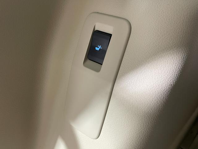 ランドクルーザープラド ＴＸ　Ｌパッケージ　７人乗　ベージュレザーシート　純正９ｉｎｃナビＴＶ　バックカメラ　パワーシート／ヒーター／エアコン　レーダークルコン　衝突軽減Ｂ　レーンアシスト　オートハイビーム　ルーフレール　クリアランスソナー（34枚目）