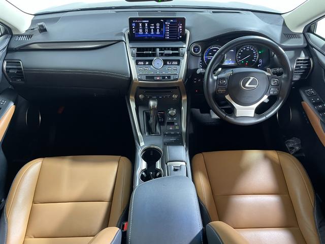 ＮＸ ＮＸ３００ｈ　Ｉパッケージ　モデリスタエアロ　茶革シート　純正ナビＴＶ　バックカメラ　三眼ＬＥＤ　ヘッドアップＤ　パワーシート／ヒーター／クーラー　ハンドルヒーター　電動リアゲート　レーダーＣ　衝突軽減Ｂ　ＬＫＡ　ＢＳＭ（3枚目）