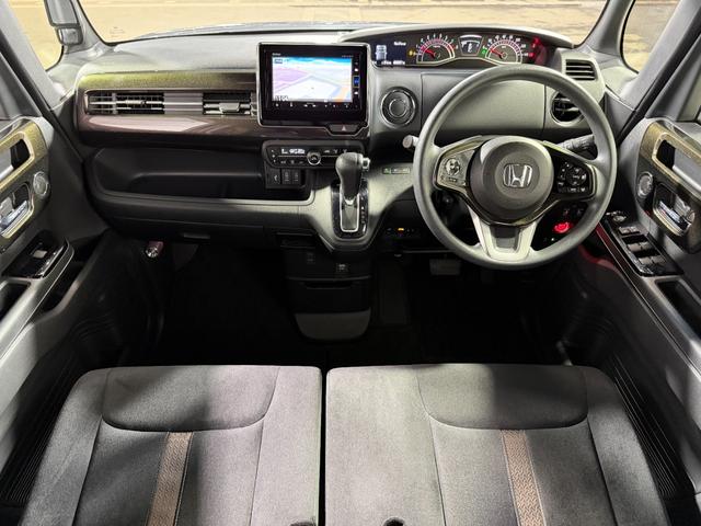 Ｎ－ＢＯＸカスタム Ｇ・Ｌホンダセンシング　純正ナビＴＶ　バックカメラ　両側パワースライドドア　レーダークルコン　衝突軽減ブレーキ　レーンアシスト　スマートキー　プッシュスタート　アイドリングストップ　オートライト　ＥＴＣ（3枚目）