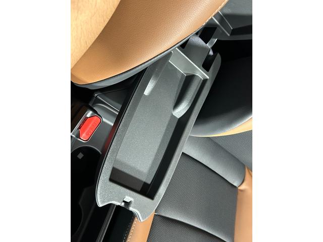 ヤリスクロス ハイブリッドＺ　アドベンチャー　登録済未使用車　純正ナビＴＶ　３６０カメラ　Ｂｌｕｅｔｏｏｔｈ　ＨＤＭＩ　レーダークルーズ　衝突軽減Ｂ　レーンアシスト　ＢＳＭ　クリアランスソナー　パワーシート／ヒーター　ＬＥＤライト（42枚目）