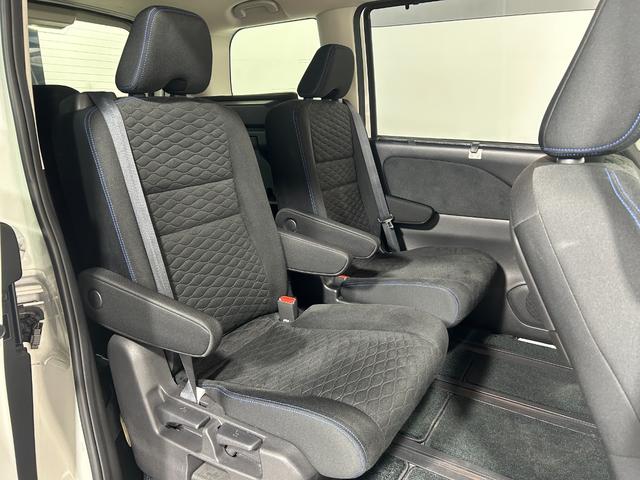 セレナ ｅ－パワー　オーテック　セーフティパッケージ　ＰｒｏＰＩＬＯＴ　純正１０ｉｎｃナビＴＶ　後席モニター　３６０カメラ　レーダークルーズ　衝突軽減Ｂ　レーンアシスト　両側パワースライドドア　クリアランスソナー　シートヒーター　リアオートＡＣ　ドラレコ（14枚目）