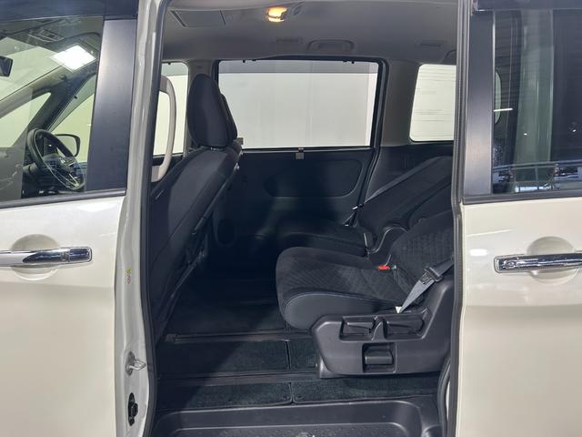 セレナ ｅ－パワー　オーテック　セーフティパッケージ　ＰｒｏＰＩＬＯＴ　純正１０ｉｎｃナビＴＶ　後席モニター　３６０カメラ　レーダークルーズ　衝突軽減Ｂ　レーンアシスト　両側パワースライドドア　クリアランスソナー　シートヒーター　リアオートＡＣ　ドラレコ（56枚目）