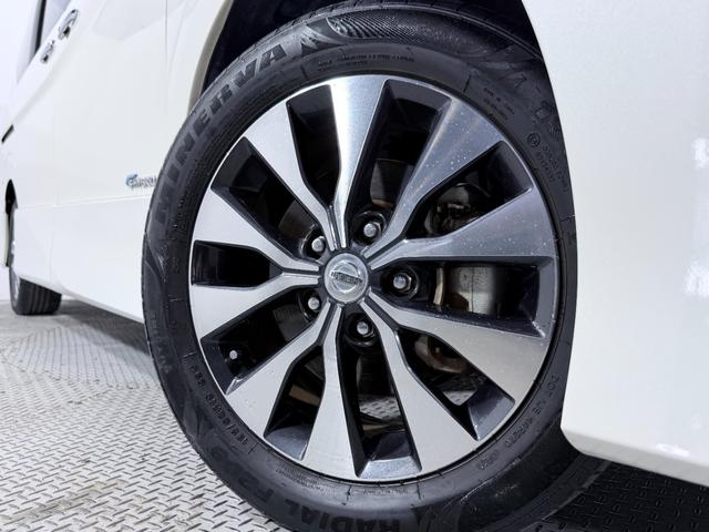 �y�����P�U�C���`�A���~�z�C�[���z�@�����ЊO�A���~�z�C�[���^�X�^�b�h���X�̎��t���������Ă��܂��B����