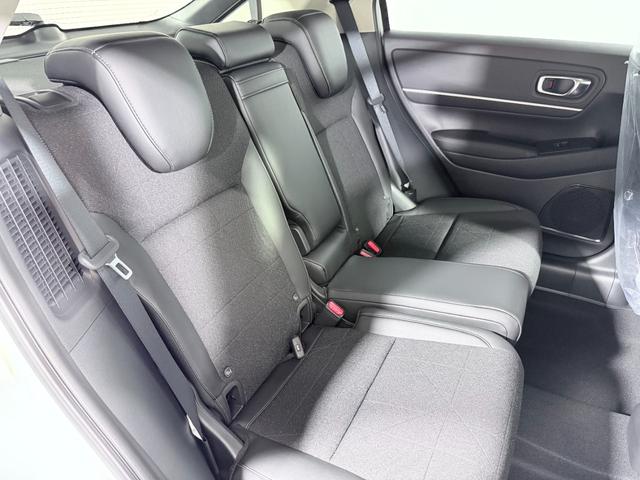 ヴェゼル ｅ：ＨＥＶ　Ｚ　登録済未使用車　Ｈｏｎｄａ　ＣＯＮＮＥＣＴディスプレー９ｉｎｃナビＴＶ　バックカメラ　パワーバックドア　レーダークルーズ　衝突軽減Ｂ　レーンアシスト　ＢＳＭ　シートヒーター　クリアランスソナー（14枚目）