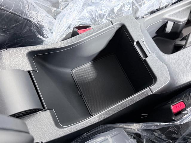 ヴェゼル ｅ：ＨＥＶ　Ｚ　登録済未使用車　Ｈｏｎｄａ　ＣＯＮＮＥＣＴディスプレー９ｉｎｃナビＴＶ　バックカメラ　パワーバックドア　レーダークルーズ　衝突軽減Ｂ　レーンアシスト　ＢＳＭ　シートヒーター　クリアランスソナー（43枚目）