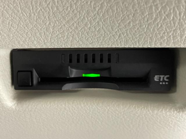 シエンタ Ｇ　純正ナビ　バックカメラ　Ｂｌｕｅｔｏｏｔｈ　フルセグＴＶ　ＤＶＤ再生　トヨタセーフティーセンス　両側パワースライドドア　シートヒーター　ビルトインＥＴＣ　スマートキー　アイドリングストップ（9枚目）