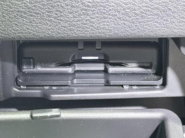 セレナ ハイウェイスターＶ　ＰｒｏＰＩＬＯＴ　純正１０ｉｎｃナビＴＶ　３６０カメラ　デジタルインナーミラー　レーダーＣ　衝突軽減Ｂ　レーンアシスト　ＢＳＭ　両側パワースライドドア　クリアランスソナー　リアオートエアコン　ＥＴＣ（10枚目）