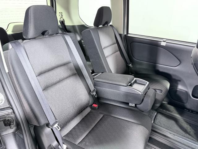 セレナ ハイウェイスターＶ　ＰｒｏＰＩＬＯＴ　純正１０ｉｎｃナビＴＶ　３６０カメラ　デジタルインナーミラー　レーダーＣ　衝突軽減Ｂ　レーンアシスト　ＢＳＭ　両側パワースライドドア　クリアランスソナー　リアオートエアコン　ＥＴＣ（14枚目）