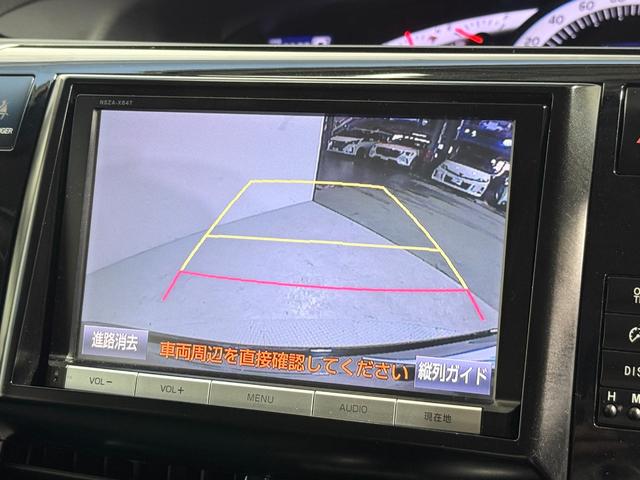 エスティマ アエラス　プレミアムエディション　サンルーフ　純正８ｉｎｃナビＴＶ　両側パワースライドドア　リアオートエアコン　パワーシート　ハーフレザーシート　オットマン　ウォークスルー　横滑り防止　ビルトインＥＴＣ　プッシュスタート　スマートキー（4枚目）