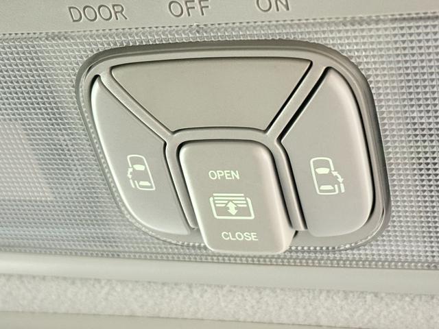 エスティマ アエラス　プレミアムエディション　サンルーフ　純正８ｉｎｃナビＴＶ　両側パワースライドドア　リアオートエアコン　パワーシート　ハーフレザーシート　オットマン　ウォークスルー　横滑り防止　ビルトインＥＴＣ　プッシュスタート　スマートキー（6枚目）