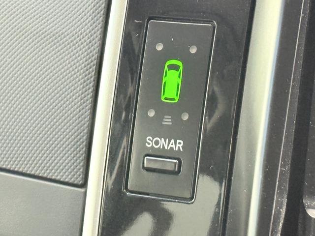 エスティマ アエラス　プレミアムエディション　サンルーフ　純正８ｉｎｃナビＴＶ　両側パワースライドドア　リアオートエアコン　パワーシート　ハーフレザーシート　オットマン　ウォークスルー　横滑り防止　ビルトインＥＴＣ　プッシュスタート　スマートキー（9枚目）