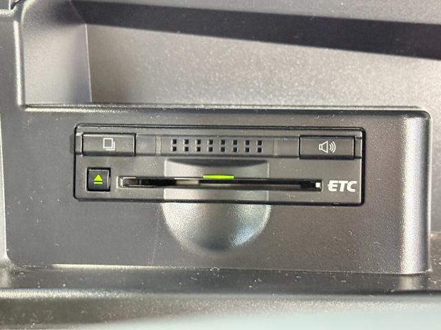 エスティマ アエラス　プレミアムエディション　サンルーフ　純正８ｉｎｃナビＴＶ　両側パワースライドドア　リアオートエアコン　パワーシート　ハーフレザーシート　オットマン　ウォークスルー　横滑り防止　ビルトインＥＴＣ　プッシュスタート　スマートキー（11枚目）