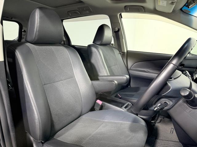 エスティマ アエラス　プレミアムエディション　サンルーフ　純正８ｉｎｃナビＴＶ　両側パワースライドドア　リアオートエアコン　パワーシート　ハーフレザーシート　オットマン　ウォークスルー　横滑り防止　ビルトインＥＴＣ　プッシュスタート　スマートキー（12枚目）