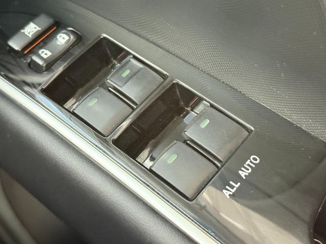 エスティマ アエラス　プレミアムエディション　サンルーフ　純正８ｉｎｃナビＴＶ　両側パワースライドドア　リアオートエアコン　パワーシート　ハーフレザーシート　オットマン　ウォークスルー　横滑り防止　ビルトインＥＴＣ　プッシュスタート　スマートキー（26枚目）