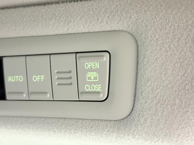 エスティマ アエラス　プレミアムエディション　サンルーフ　純正８ｉｎｃナビＴＶ　両側パワースライドドア　リアオートエアコン　パワーシート　ハーフレザーシート　オットマン　ウォークスルー　横滑り防止　ビルトインＥＴＣ　プッシュスタート　スマートキー（29枚目）