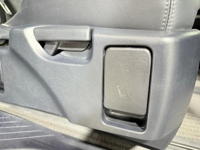 エスティマ アエラス　プレミアムエディション　サンルーフ　純正８ｉｎｃナビＴＶ　両側パワースライドドア　リアオートエアコン　パワーシート　ハーフレザーシート　オットマン　ウォークスルー　横滑り防止　ビルトインＥＴＣ　プッシュスタート　スマートキー（41枚目）