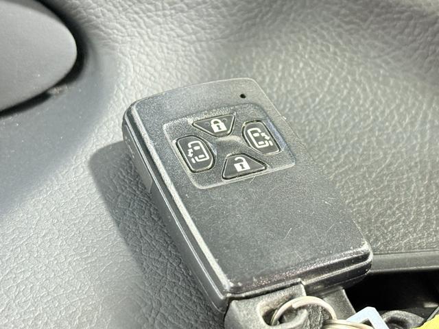 エスティマ アエラス　プレミアムエディション　サンルーフ　純正８ｉｎｃナビＴＶ　両側パワースライドドア　リアオートエアコン　パワーシート　ハーフレザーシート　オットマン　ウォークスルー　横滑り防止　ビルトインＥＴＣ　プッシュスタート　スマートキー（46枚目）